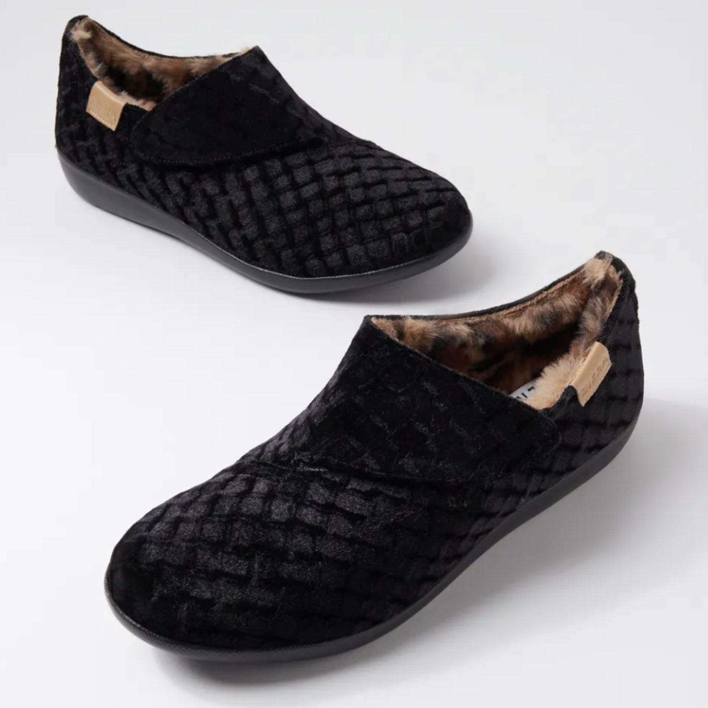 Ziera Fliss Slipper XW-ZR Black Emboss