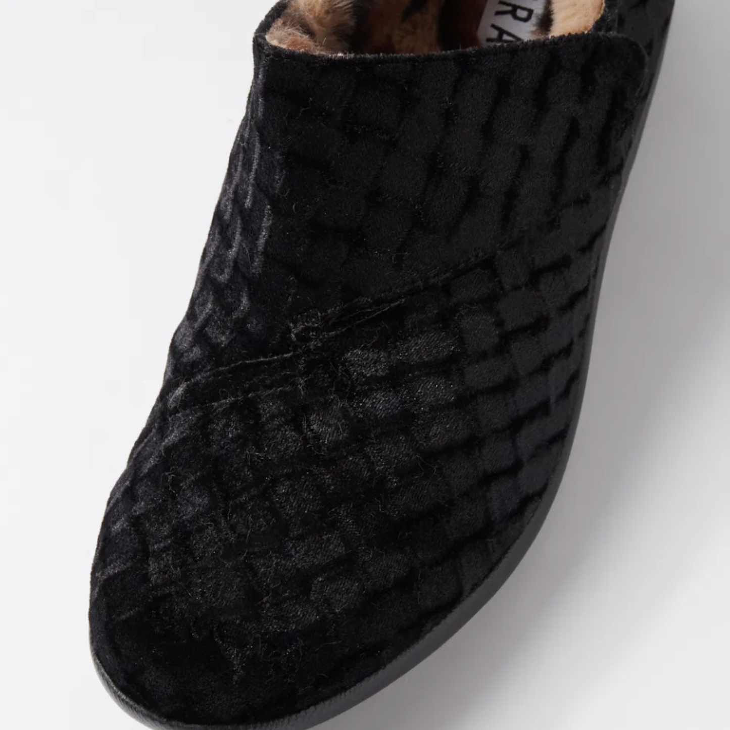Ziera Fliss Slipper XW-ZR Black Emboss
